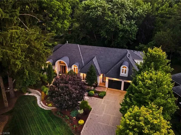 34 Harrington Pl, Hamilton, ON L9G 4Z2