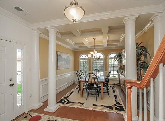 5th image of 940 Belva Ln