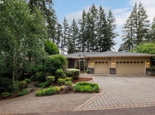 2060 Indian Trl, Lake Oswego, OR