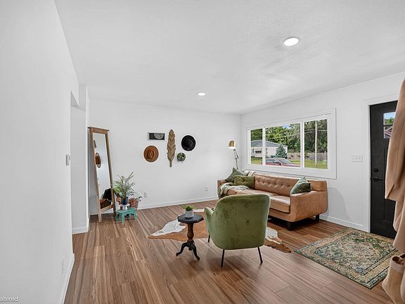 4th image of 740 Hall Ave