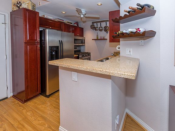 2nd image of 5540 Owensmouth Ave APT 311
