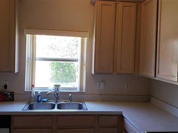 5th image of 547 Darkwood Ave