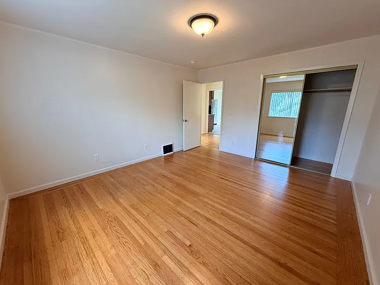 1724 Burrows St — Photo 7