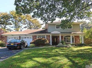 26 Clemson Ln, Woodbury, NY 11797