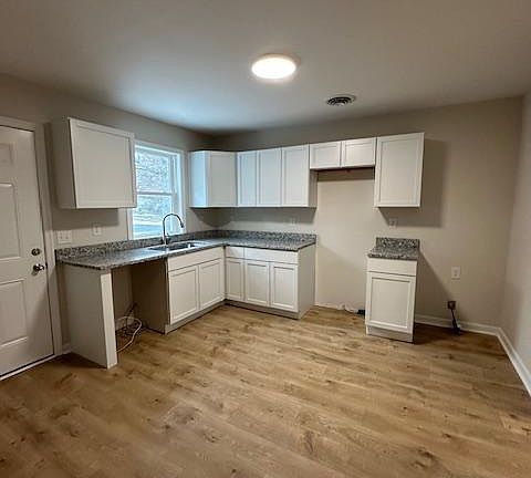 4th image of 906 Powhatan Blvd