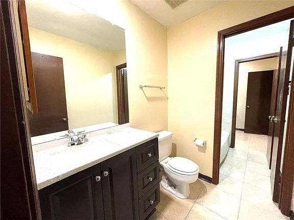 4th image of 3047 English Colony Dr