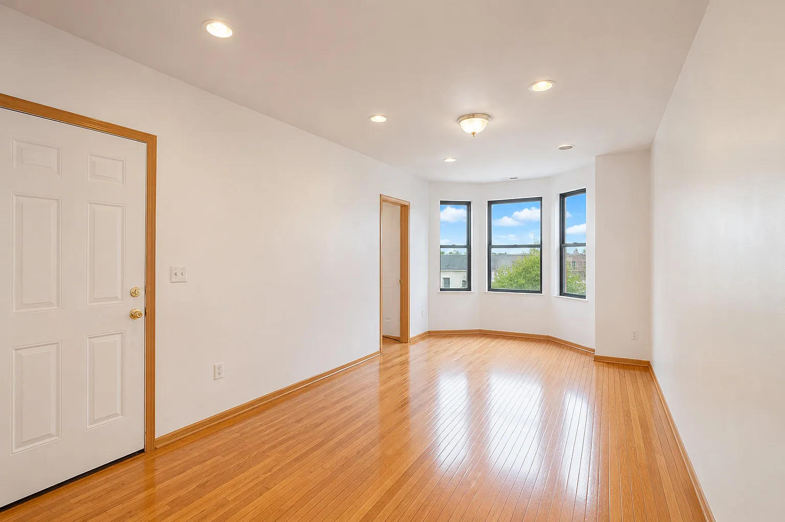 2 bed, 650 sqft, $1,450 — Photo 2