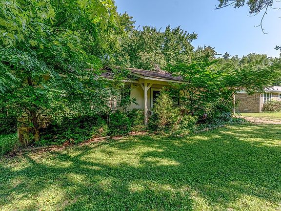 4th image of 1135 Meadowcrest Dr