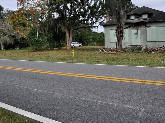 4th image of 3560 Celery Ave