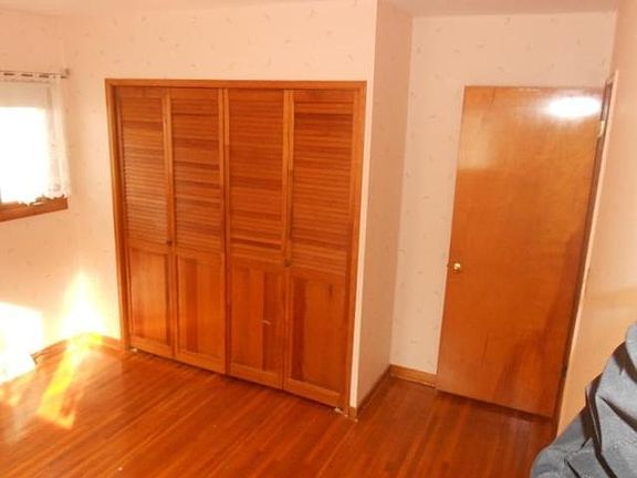 4th image of 410 W Armour Ave