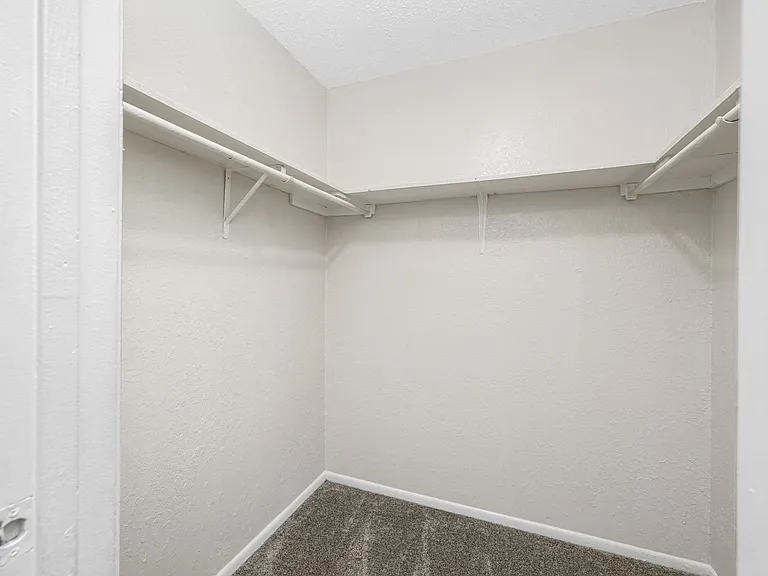 KC Flats Apartments — Photo 29
