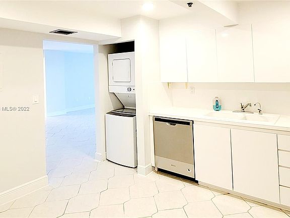 4th image of 210 174th St APT 1405
