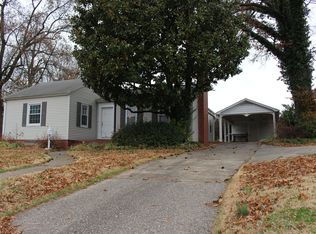316 E South St, Harrisburg, IL 62946