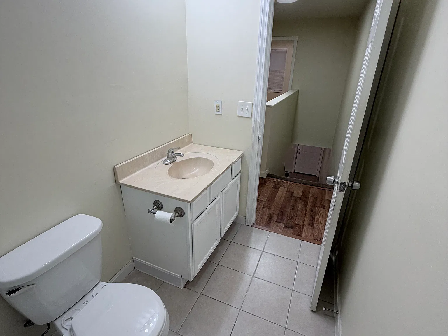 3 bed, 1.5 bath, 1200 sqft, $2,200 — Photo 3