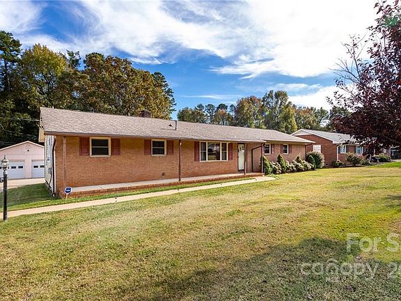3rd image of 1321 Watts Dr