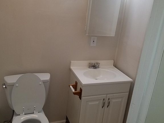 5th image of 3840 Wilmington Ave #2W