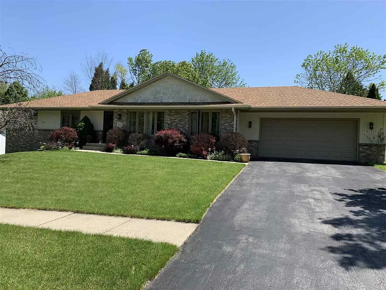 3842 Lookout Dr photo 1