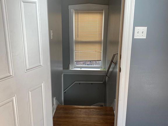 3rd image of 1909 Highland Ave