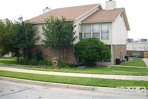 1st image of 2717 Meadow Park Dr