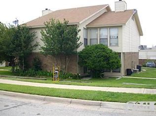 2717 Meadow Park Dr, Bedford, TX 76021