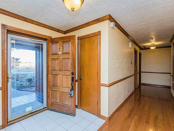 3rd image of 3905 SE Devonshire Dr