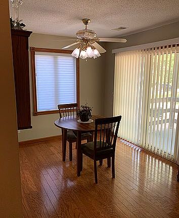 3rd image of 3903 Bradley Rd