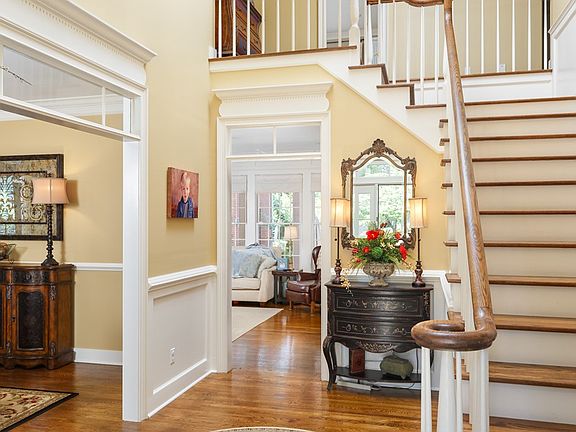 5th image of 215 Harrington Ln