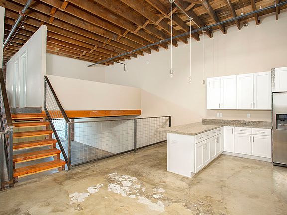 4th image of 705 S Grant St #2