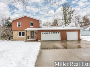 1517 S Broadway St, Hastings, MI 49058