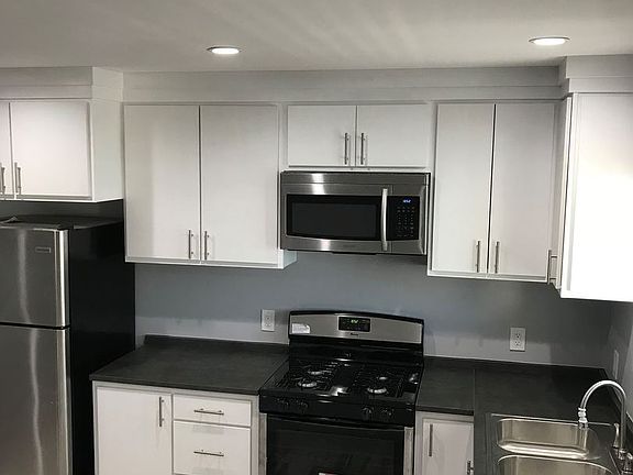 2nd image of 1018 N Mariposa Ave APT 3