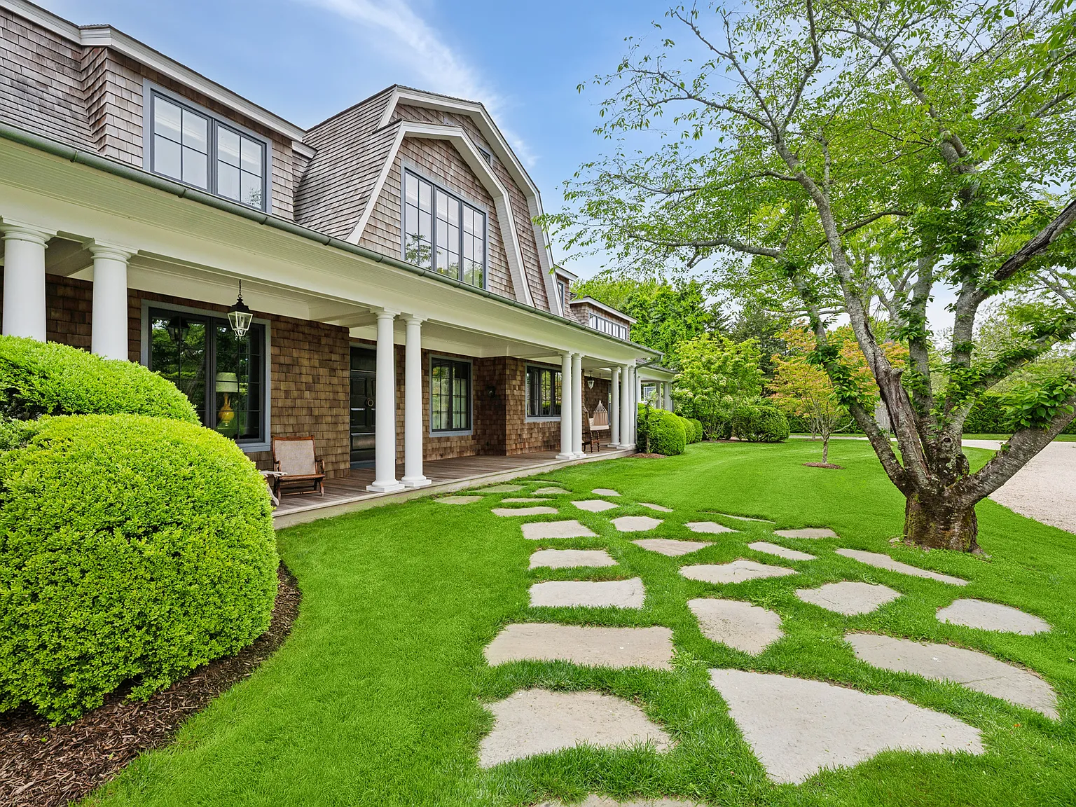 A Refined Summer Retreat — Photo 3