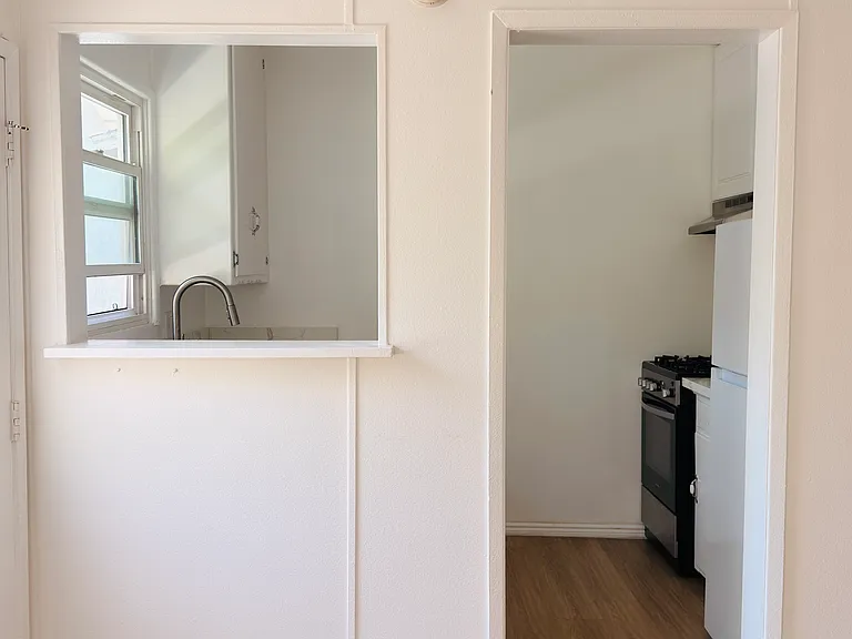 Full kitchen