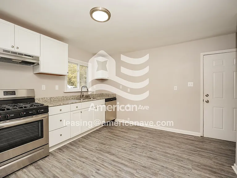 722968_004_kitchen_5.jpg
