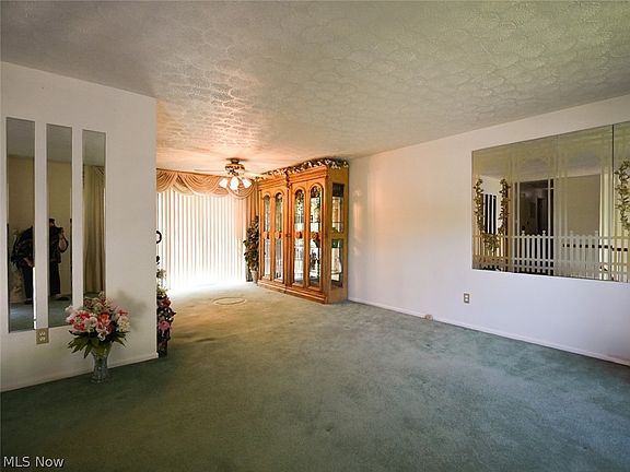 5th image of 100 Blossom Ln