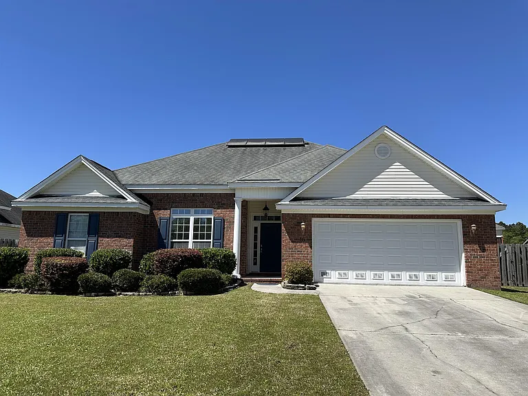 211 Byron Dr — Photo 2