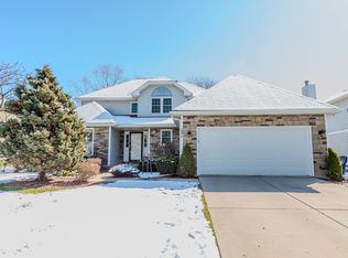 731 Hackberry Ln, Algonquin, IL 60102