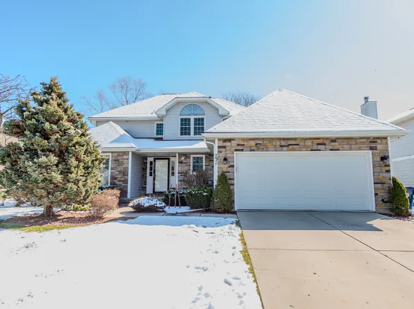 731 Hackberry Ln, Algonquin, IL 60102