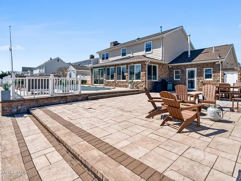 242 Curtis Point Dr — Photo 28