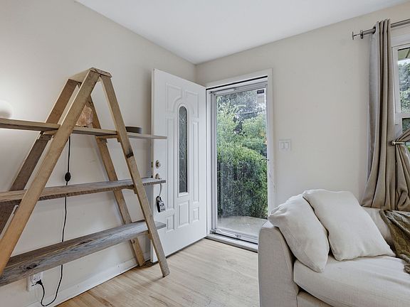 5th image of 403 Wimpole Dr