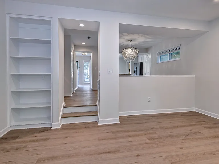 106 Harrops Gln — Photo 1