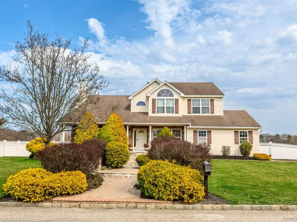 38 Sweetgum Lane, Miller Place, NY 11764