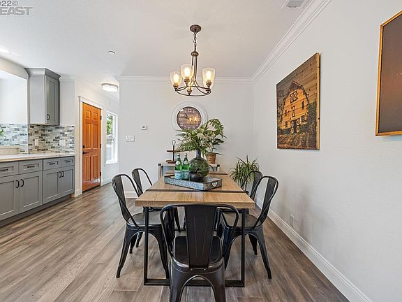 3rd image of 1109 Sir Francis Drake Blvd
