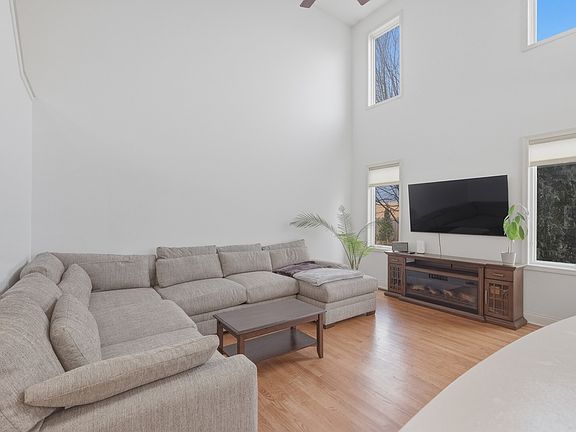 5th image of 301 Nicole Way