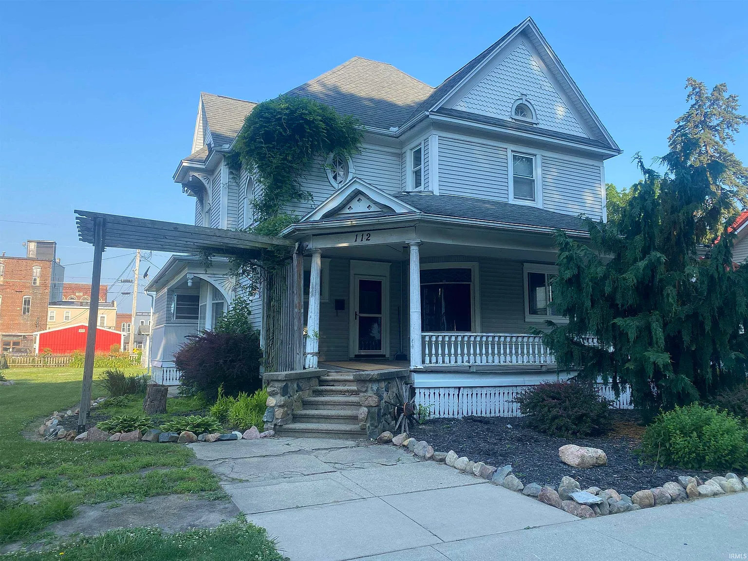 112 N Maple St photo 1