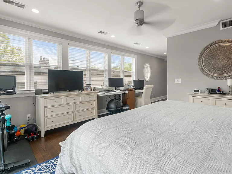 901 E Broadway #2 — Photo 18