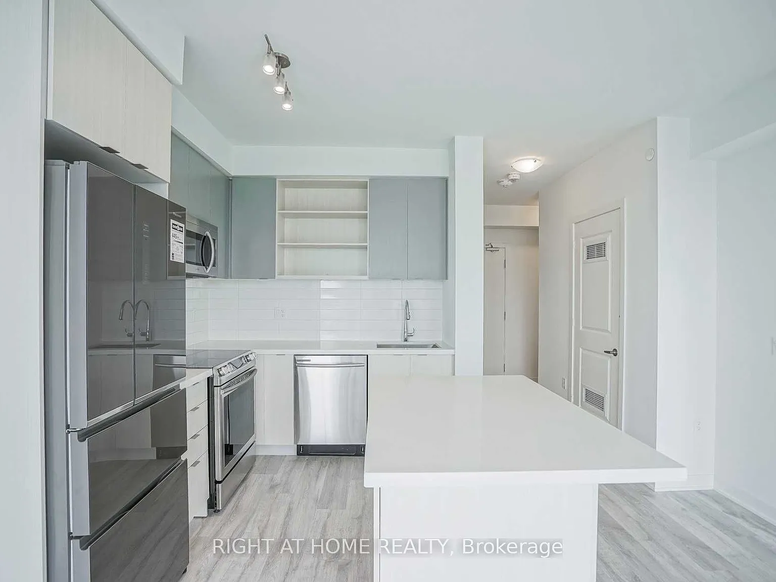 2 bed, $2,400 — Photo 3