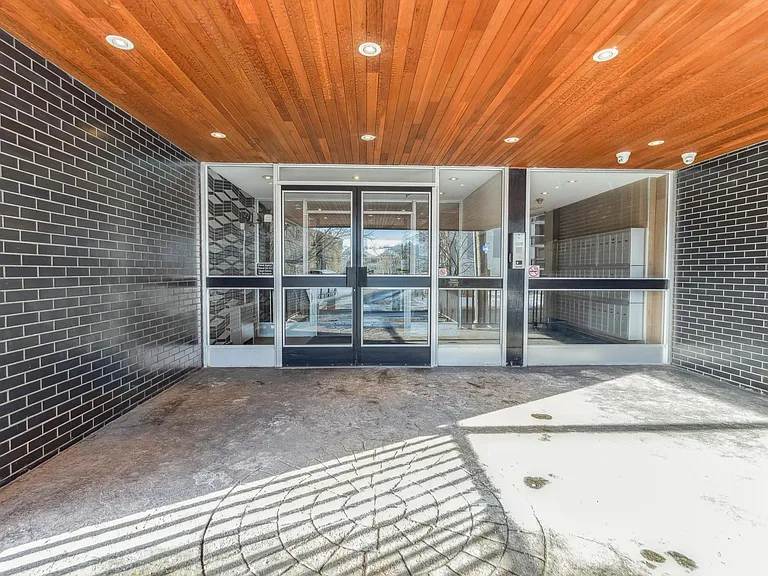 200 Bronson Ave — Photo 4