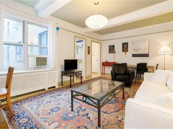 70 Remsen Street image 3 of 9