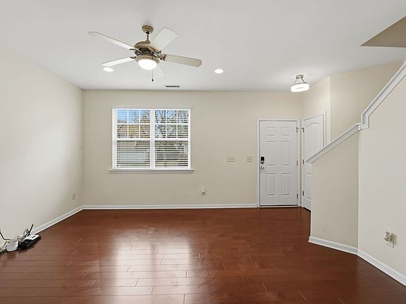 4th image of 409 Walsenburg Dr