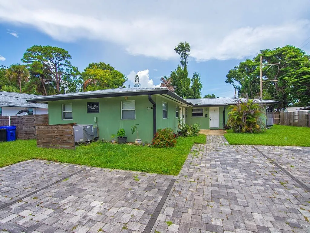 2 bed, 1.0 bath, 621 sqft, $1,400 — Photo 4